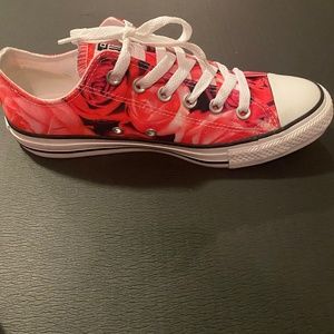 Converse chuck Taylors (women’s) sz 8